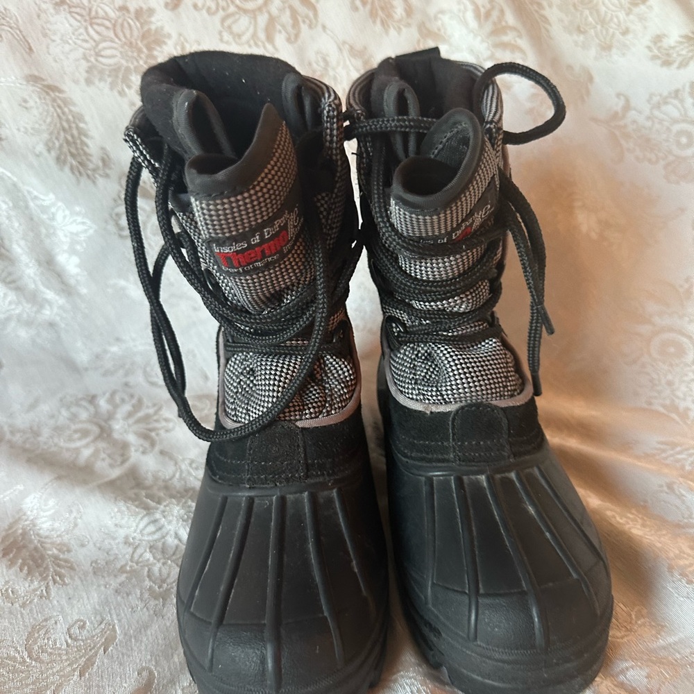 Thermolite Insulated black size snow boots